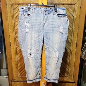 Distressed Wallflower Vintage Collection Light Blue Women's Jeans/Capri
